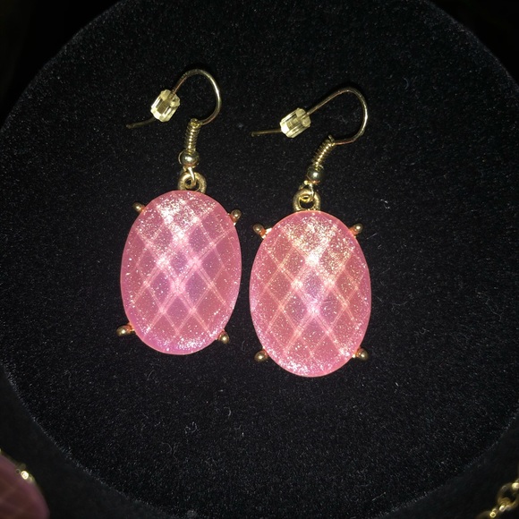 NWOT Necklace with matching earrings - Picture 5 of 6